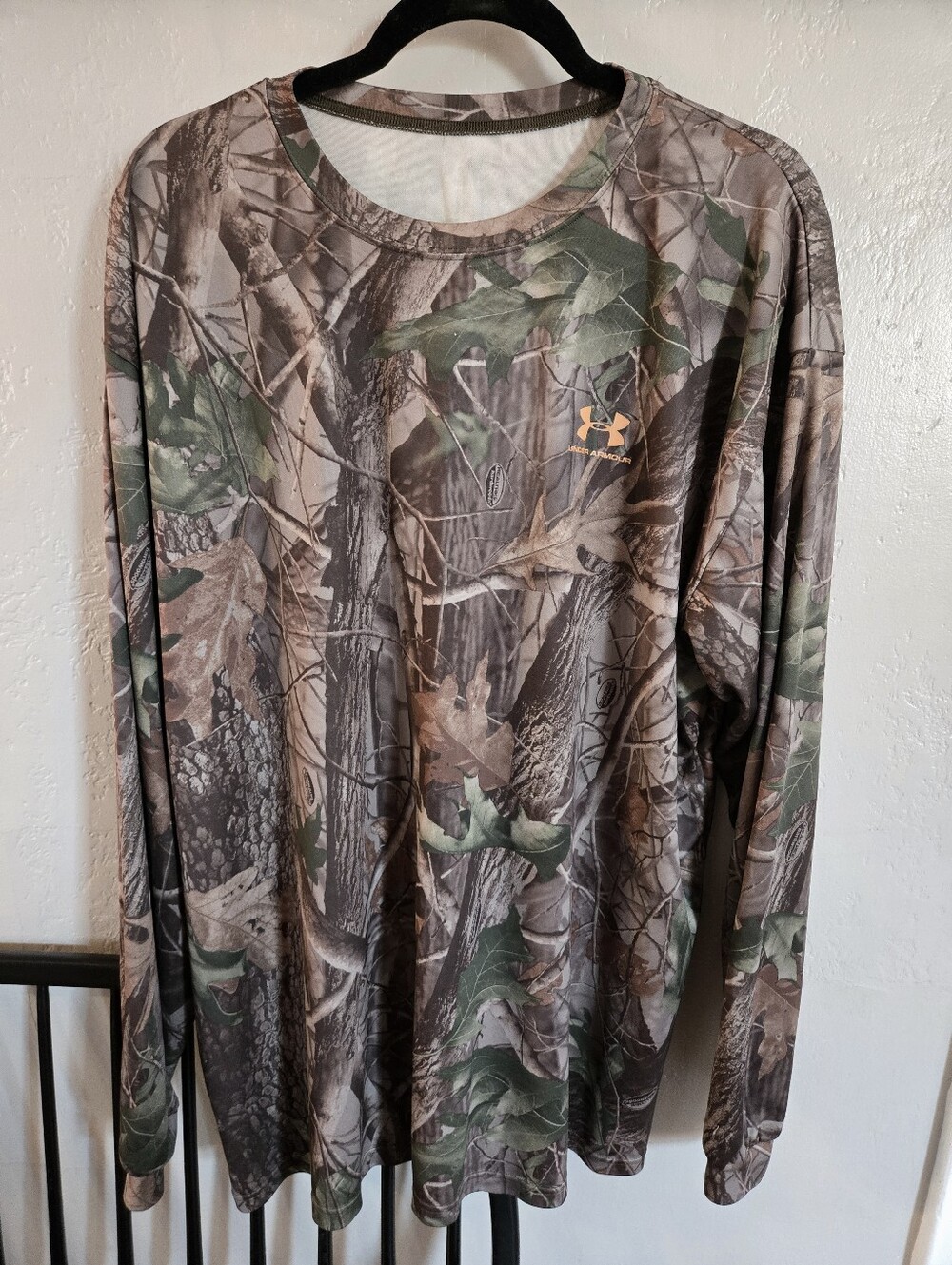Under Armour Men's Realtree Hardwoods Camo Long Sleeve Performance Shirt